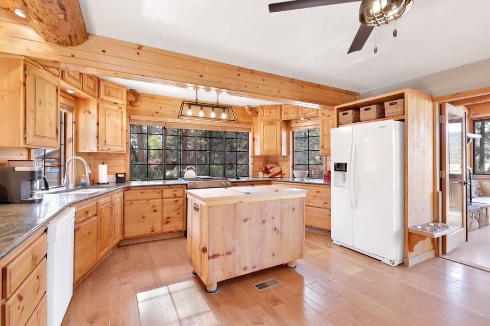 Cabin, Multiple Beds, Patio, Mountain View (2142) | Private kitchen | Coffee/tea maker