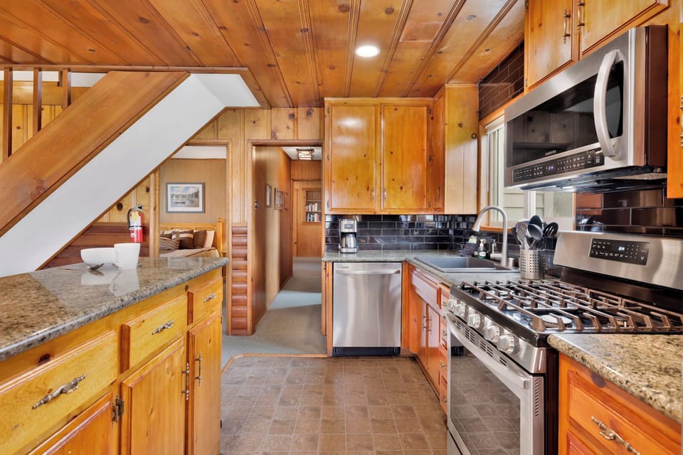 Cabin, Multiple Beds, Hot Tub, Mountain View (2120) | Private kitchen | Coffee/tea maker