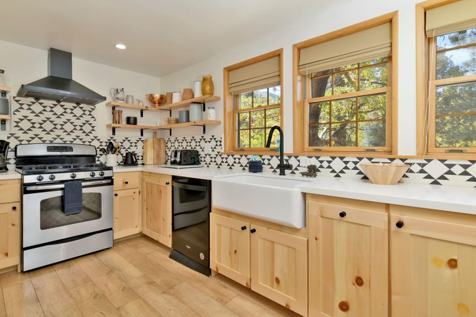 Cabin, Multiple Beds, Hot Tub, Mountain View (2172) | Private kitchen