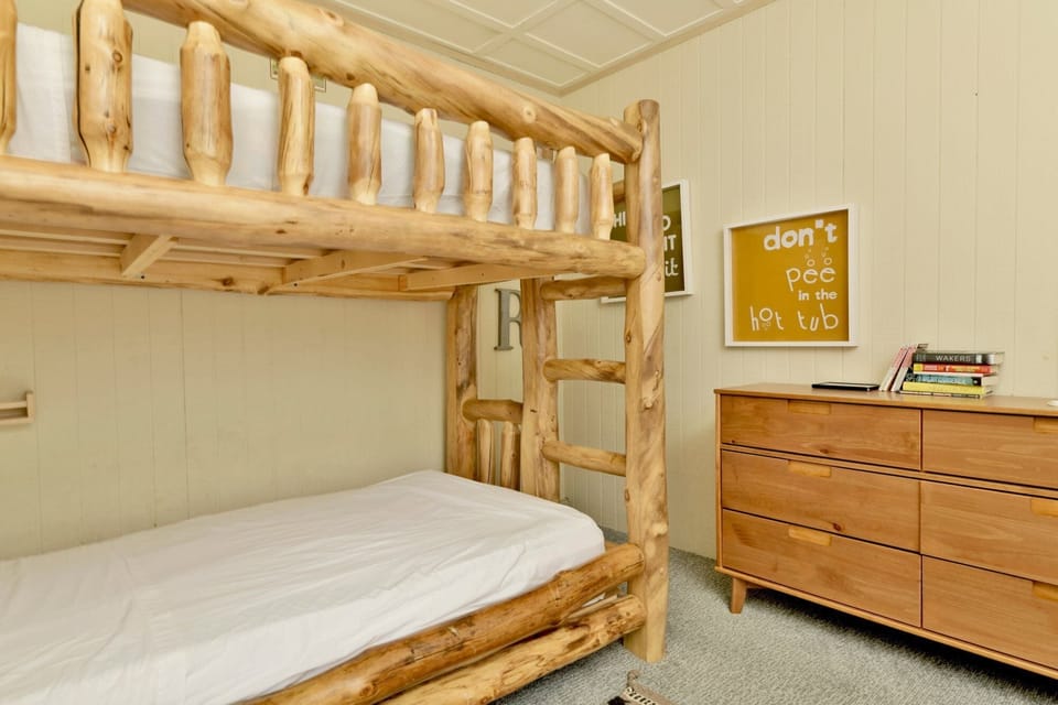 Cabin, Multiple Beds, Hot Tub, Mountain View (2172) | 3 bedrooms, individually decorated, individually furnished, bed sheets