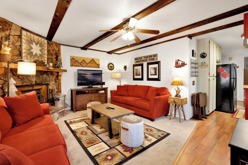 Cabin, Multiple Beds, Patio, Mountain View (2183) | Living area | Fireplace