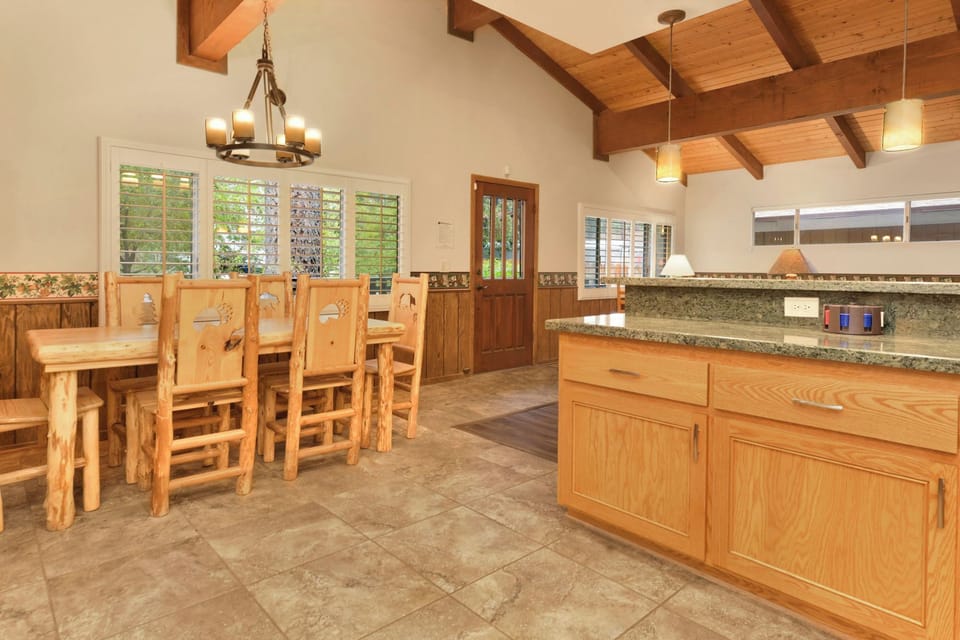Cabin, Multiple Beds, Patio, Mountain View (1960) | Private kitchen