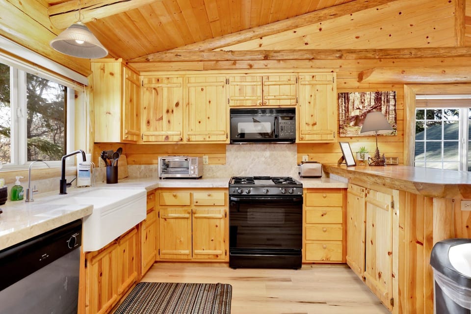Cabin, Multiple Beds, Hot Tub, Mountain View (2346) | Private kitchen