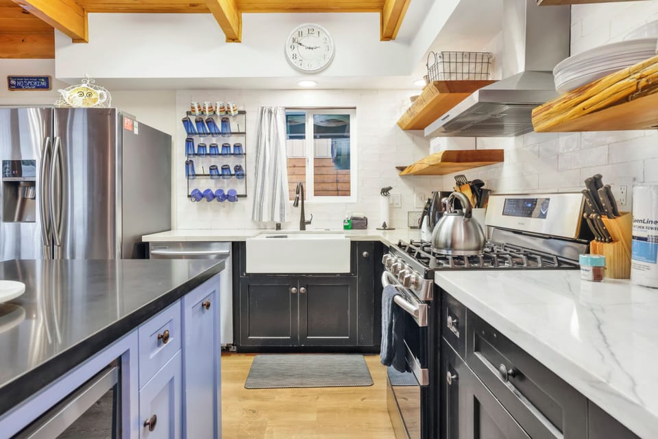 Cabin, Multiple Beds, Hot Tub, Mountain View (2045) | Private kitchen | Coffee/tea maker