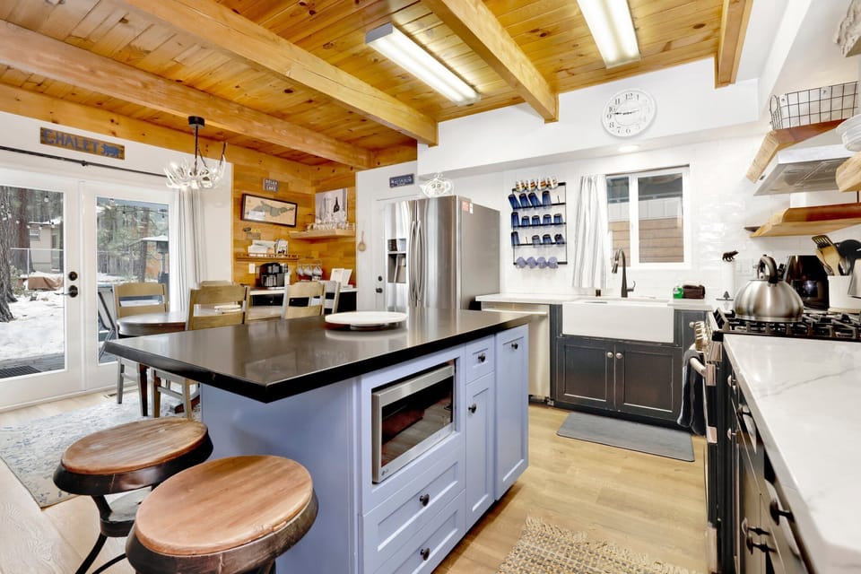 Cabin, Multiple Beds, Hot Tub, Mountain View (2045) | Private kitchen | Coffee/tea maker