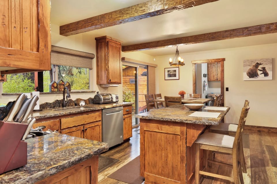 Cabin, Multiple Beds, Hot Tub, Mountain View (2080) | Private kitchen | Coffee/tea maker