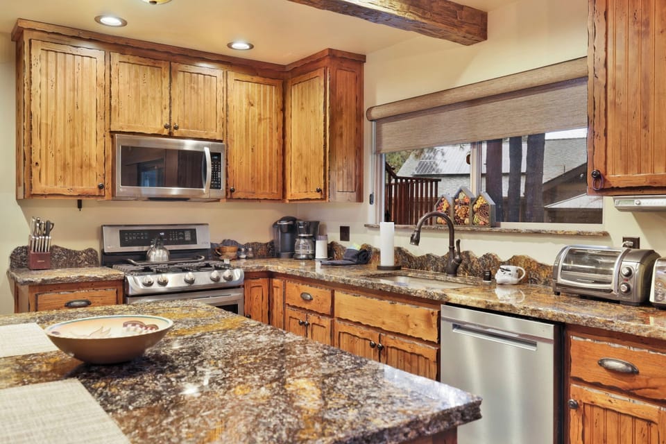Cabin, Multiple Beds, Hot Tub, Mountain View (2080) | Private kitchen | Coffee/tea maker