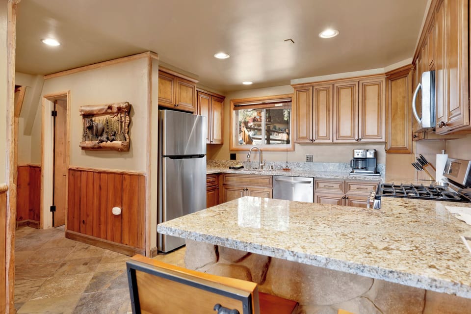 Cabin, Multiple Beds, Hot Tub, Mountain View (2152) | Private kitchen