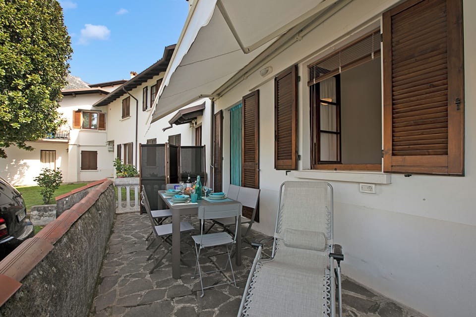 Family Apartment, 2 Bedrooms, Microwave (Elizabeth House-100m lake &) | Outdoor dining