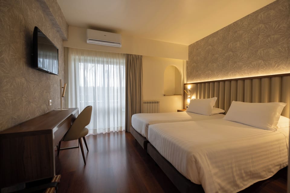 Double or Twin Room | In-room safe, desk, blackout drapes, soundproofing