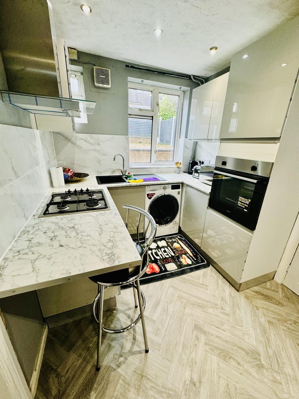 House | Private kitchen | Fridge, microwave, oven, stovetop
