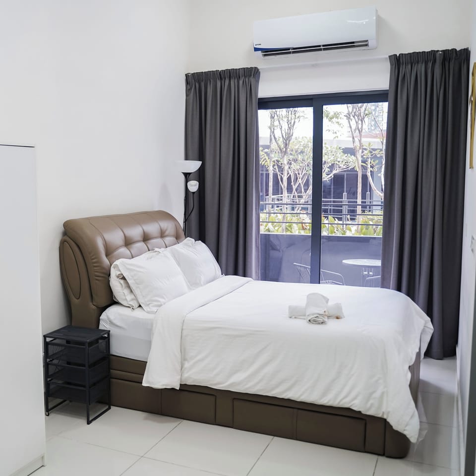 Superior Studio | Desk, laptop workspace, free WiFi, bed sheets