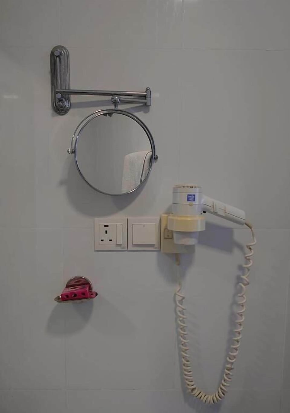Shower, bidet, towels