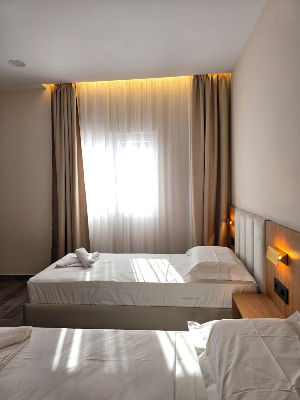Deluxe Triple Room | Desk, free WiFi, bed sheets