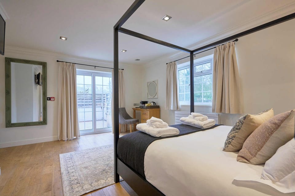 Luxury Suite, Accessible | In-room safe, desk, laptop workspace, blackout drapes