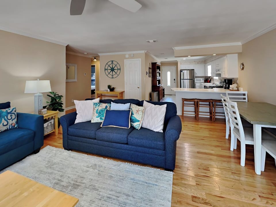 House, Multiple Beds, Pool Access, Pool View | Living area