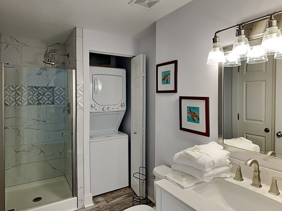 Majestic Sun #1008A by Southern Vacation Rentals Apartment in Miramar Beach