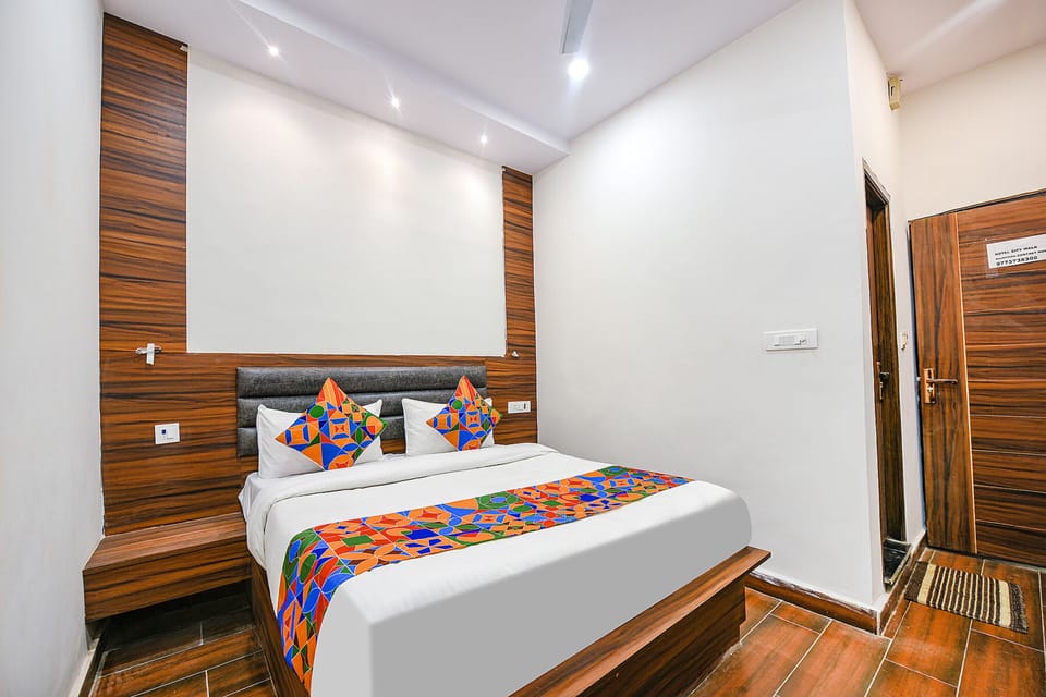 Egyptian cotton sheets, premium bedding, in-room safe, free WiFi