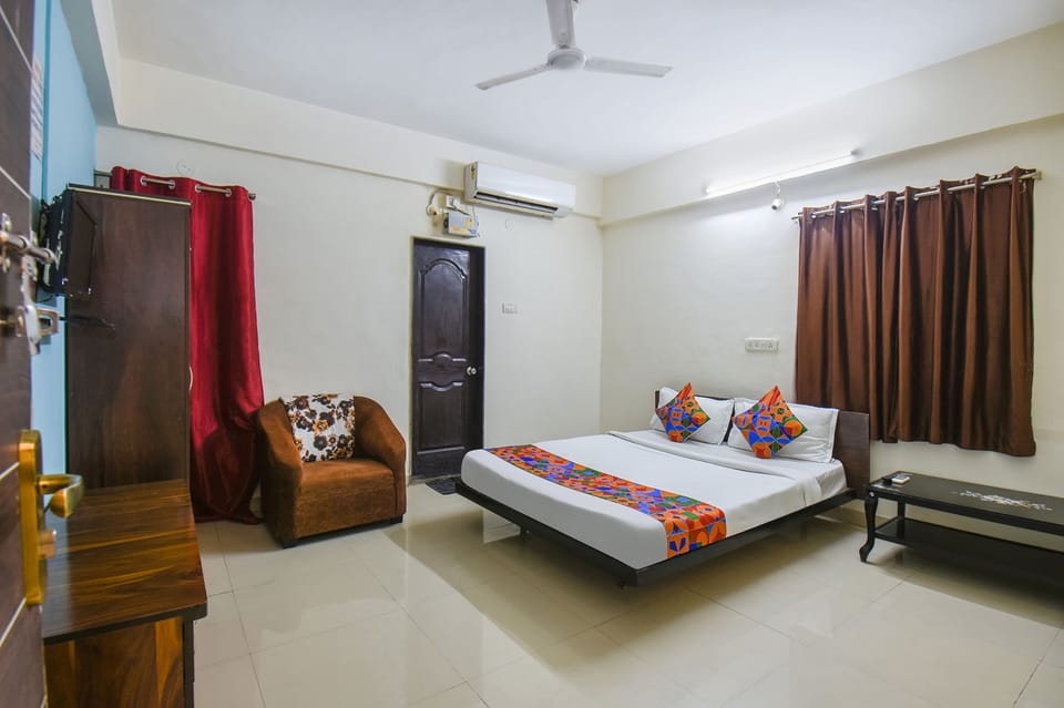 Egyptian cotton sheets, premium bedding, in-room safe, free WiFi