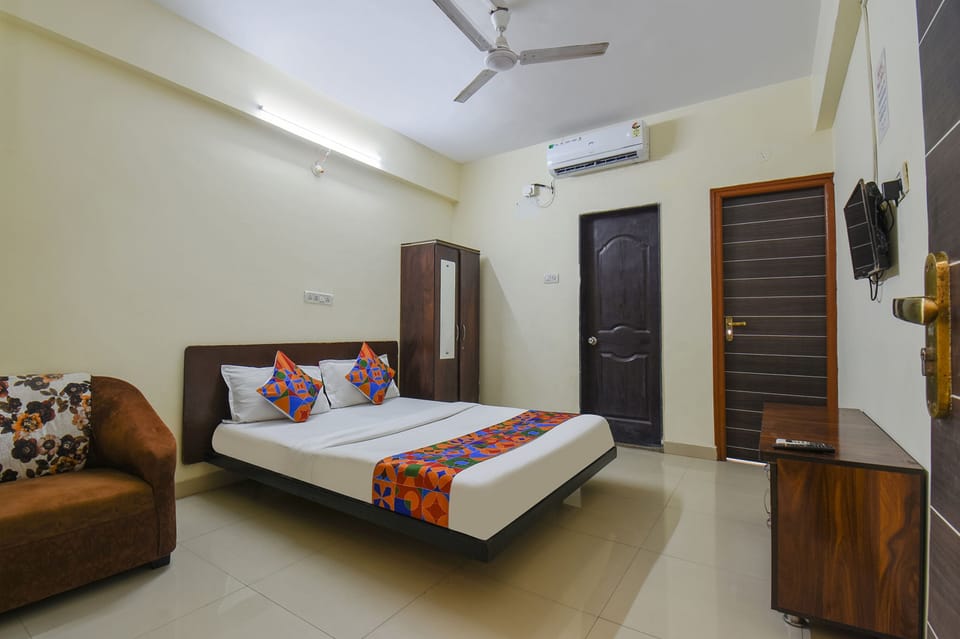 Egyptian cotton sheets, premium bedding, in-room safe, free WiFi