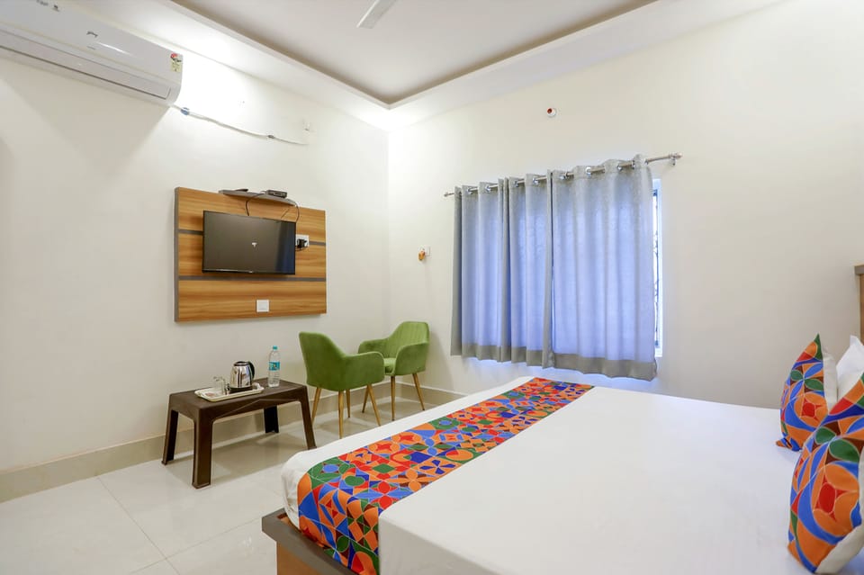 Egyptian cotton sheets, premium bedding, in-room safe, free WiFi