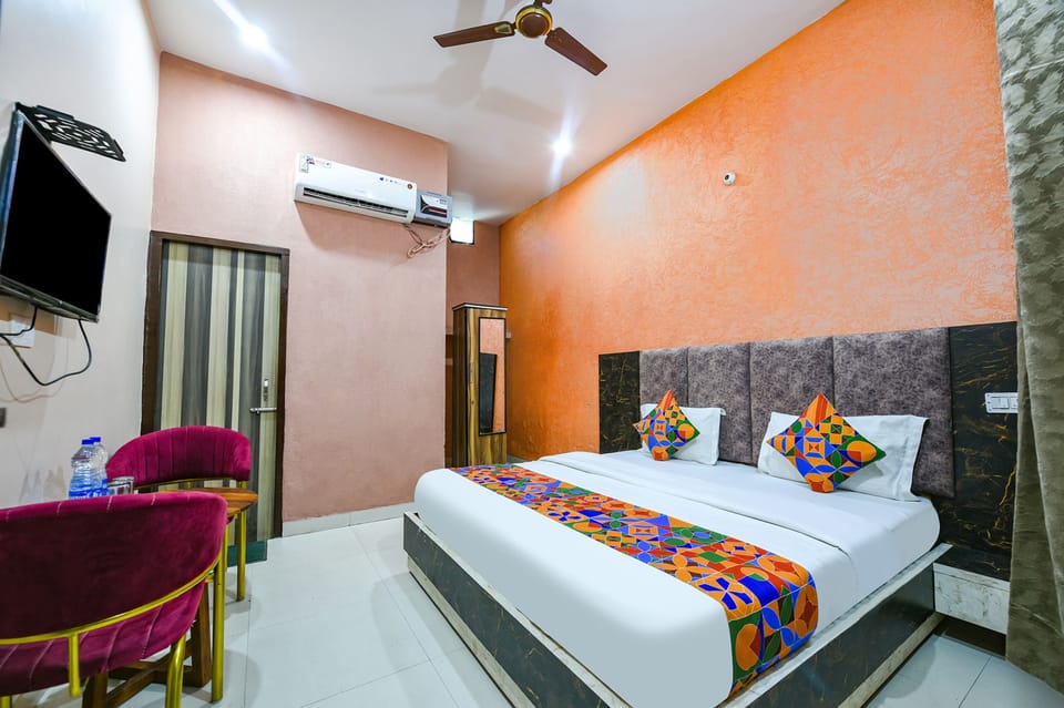 Egyptian cotton sheets, premium bedding, in-room safe, free WiFi