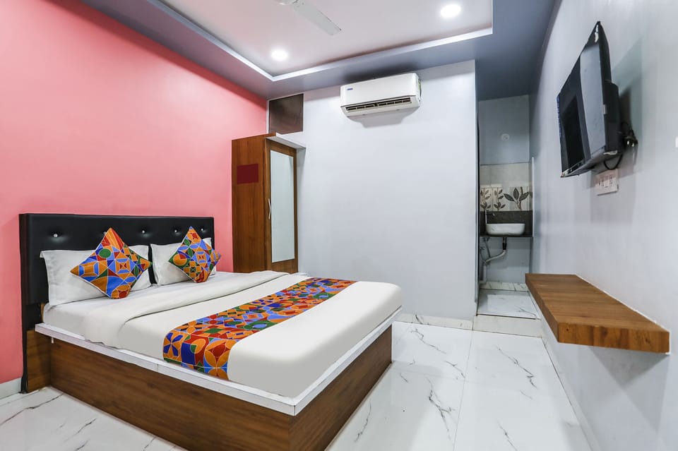 Egyptian cotton sheets, premium bedding, in-room safe, free WiFi