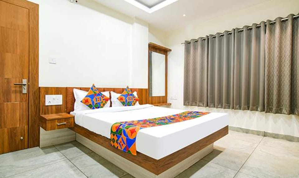 Egyptian cotton sheets, premium bedding, in-room safe, WiFi (free)