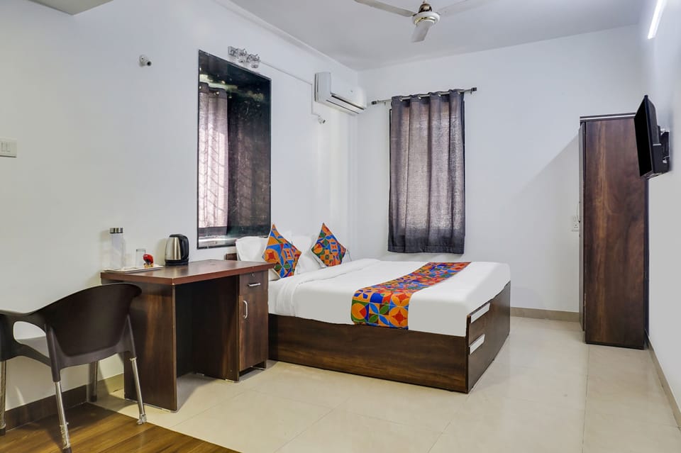 Egyptian cotton sheets, premium bedding, in-room safe, free WiFi