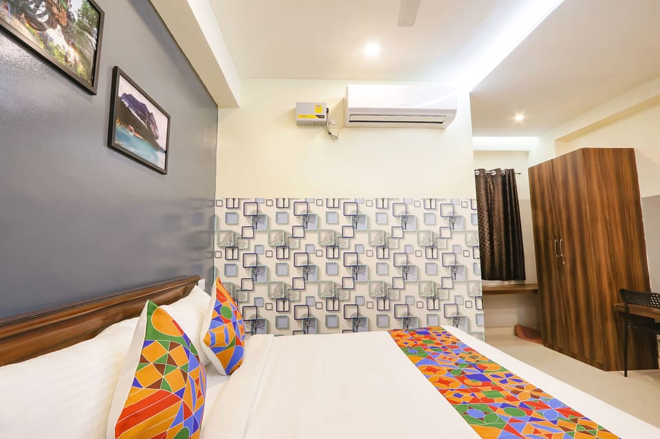 Egyptian cotton sheets, premium bedding, in-room safe, free WiFi