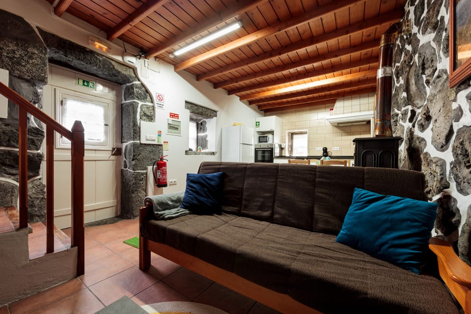 House, 1 Bedroom | Living area | Flat-screen TV, fireplace