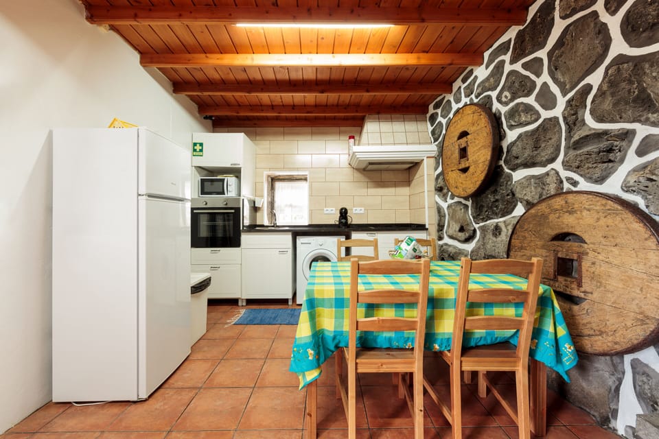 House, 1 Bedroom | Private kitchen | Full-size fridge, microwave, stovetop, coffee/tea maker