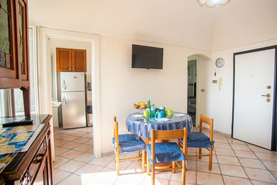 Family Apartment, 2 Bedrooms, Microwave (Casa Felice) | Dining