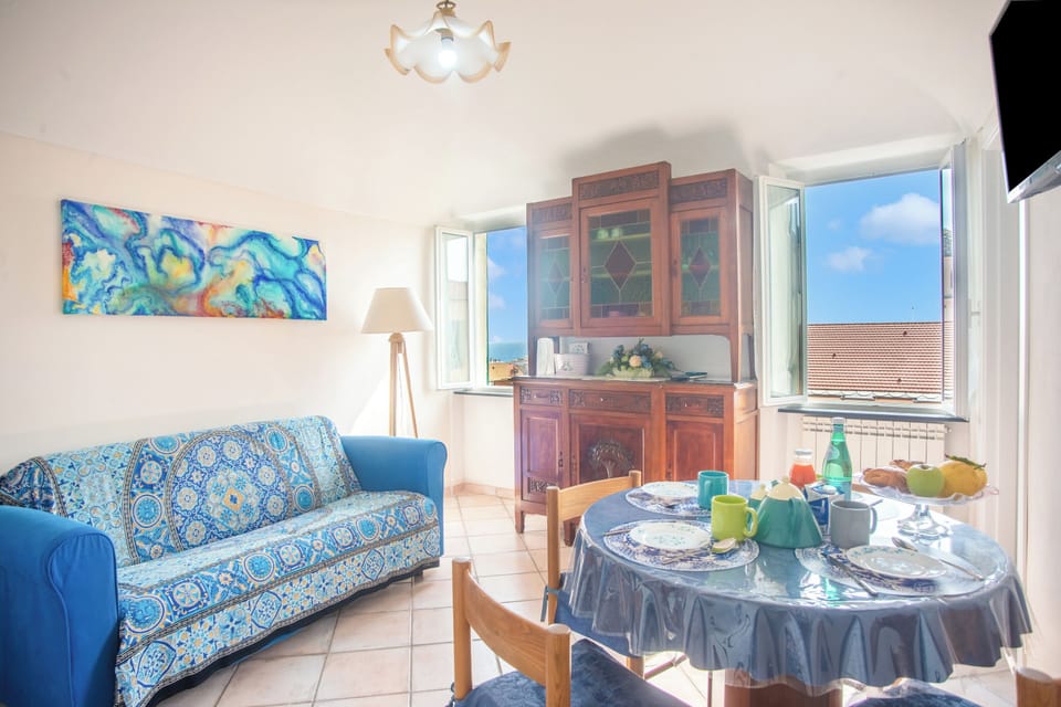 Family Apartment, 2 Bedrooms, Microwave (Casa Felice) | Dining