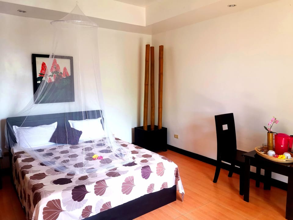 Deluxe Room Double | 1 bedroom, minibar, in-room safe, desk
