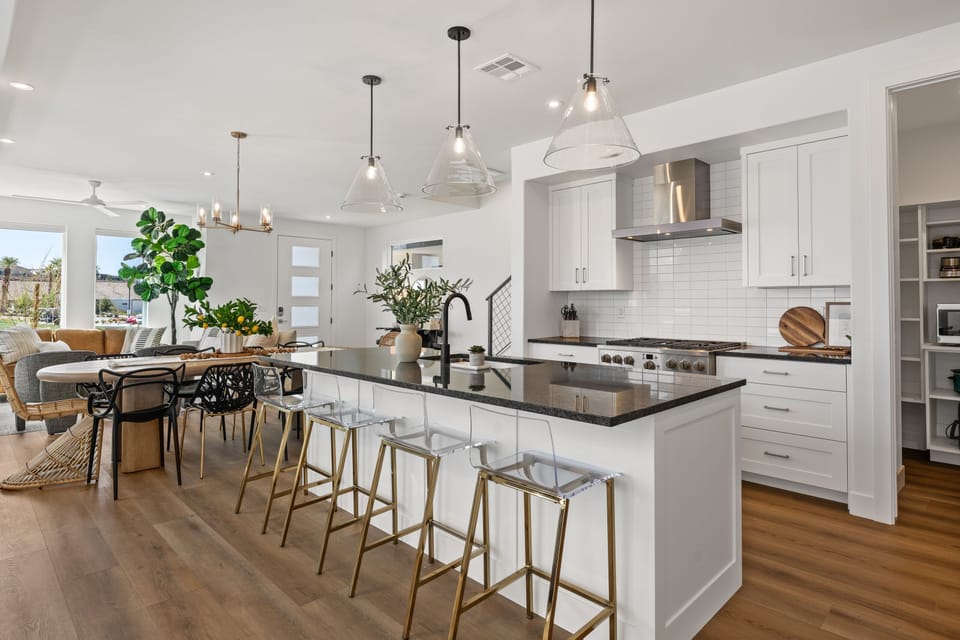 House, 5 Bedrooms | Private kitchen | Fridge, oven, coffee/tea maker, toaster