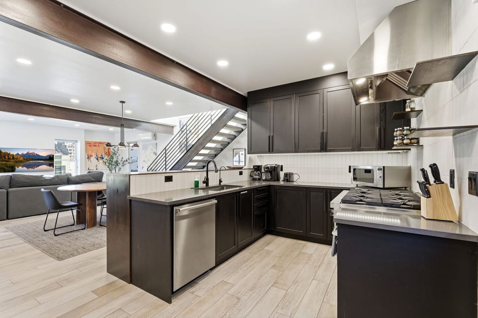 House | Private kitchen | Full-size fridge, microwave, oven, stovetop