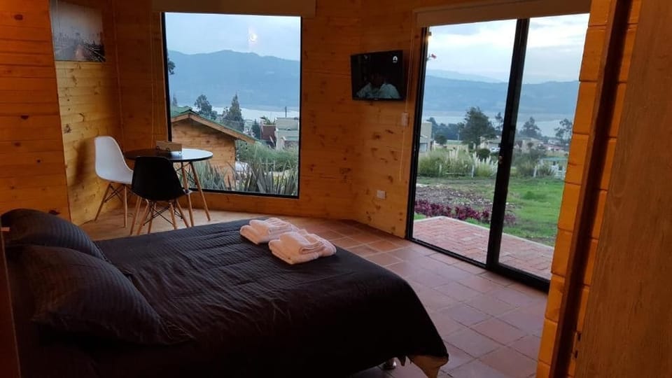 Double Room, Balcony, Lake View | Individually decorated, desk, free WiFi, bed sheets