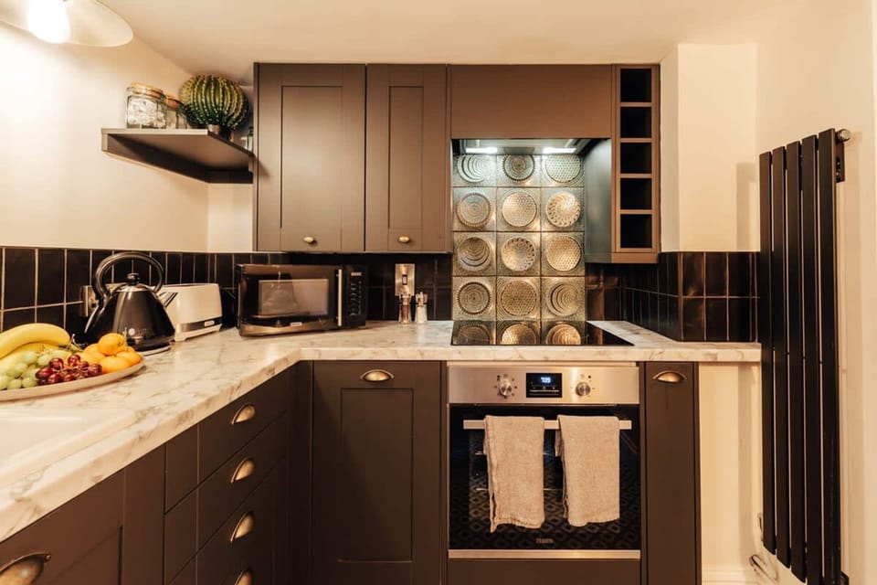 Apartment | 5 bedrooms, desk, iron/ironing board, Internet