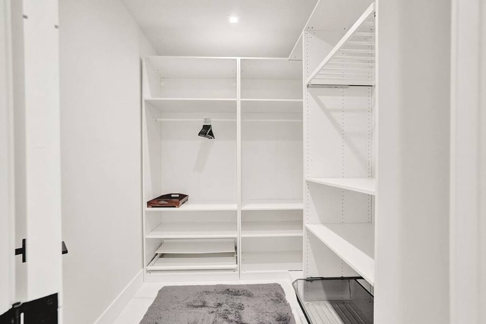 House | 4 bedrooms, desk, iron/ironing board, high-speed internet