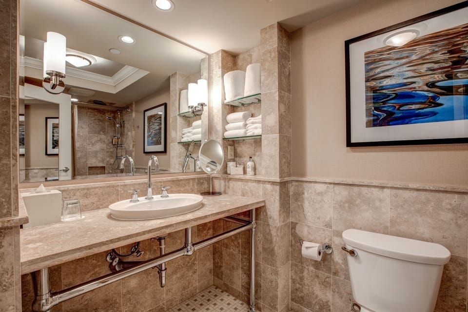Combined shower/tub, rainfall showerhead, designer toiletries