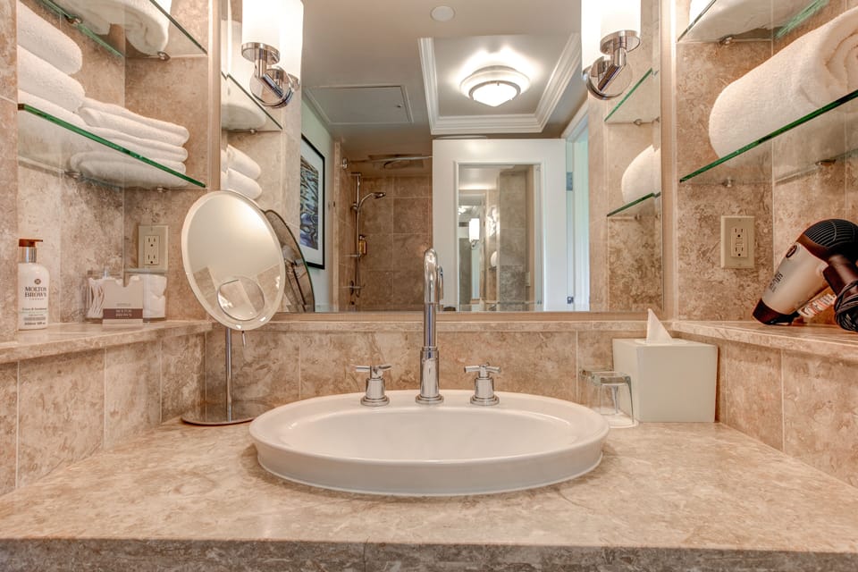 Suite, Multiple Beds (Kirkland) | Bathroom sink