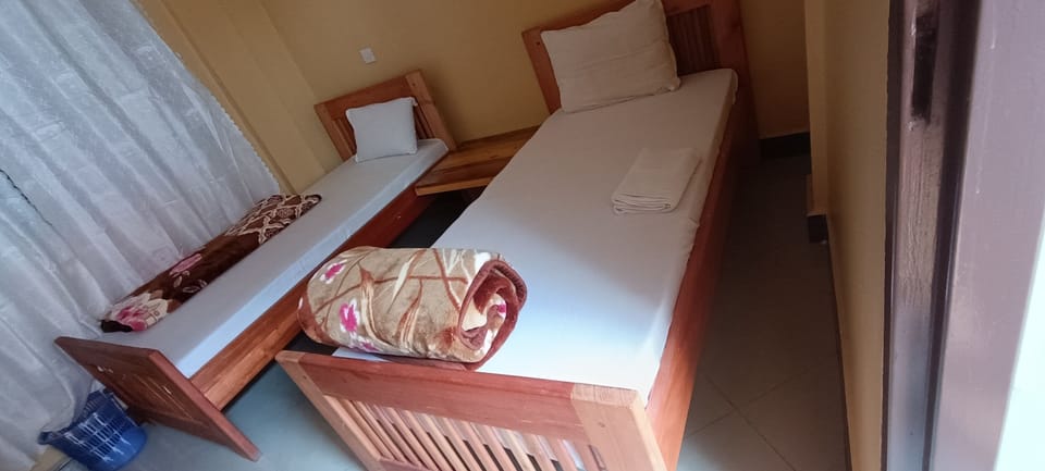 Economy Single Room | Soundproofing, iron/ironing board, free cribs/infant beds, free WiFi