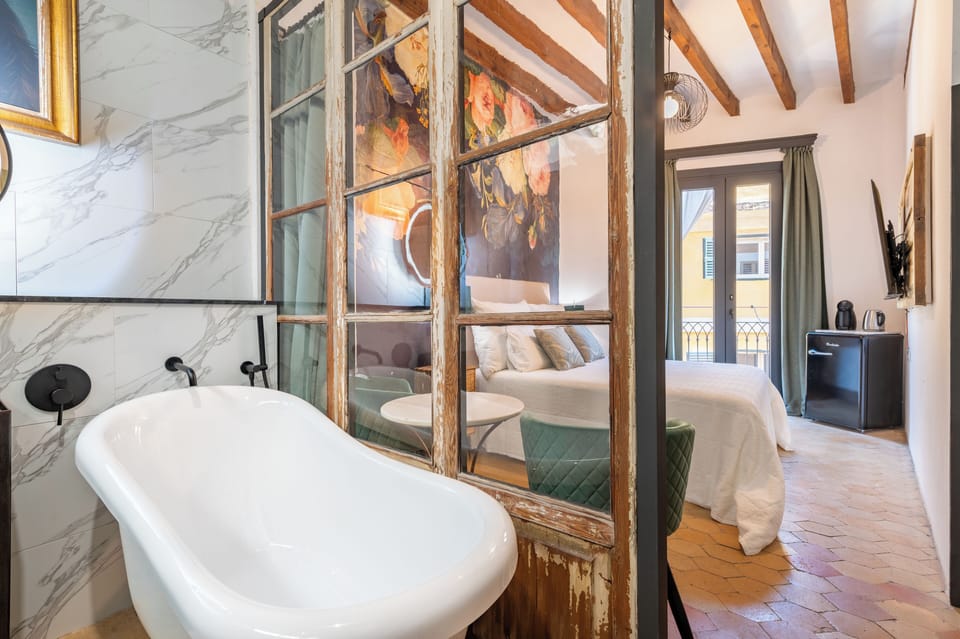 Deluxe Double Room | Bathroom | Eco-friendly toiletries, hair dryer, bathrobes, slippers
