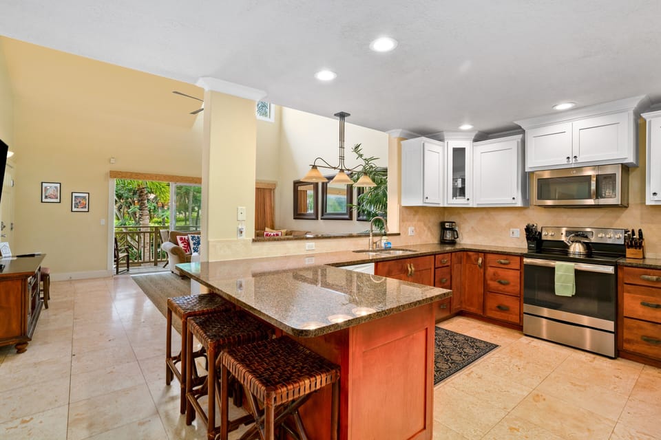 Condo, 5 Bedrooms | Private kitchen | Coffee/tea maker, fridge, oven, toaster