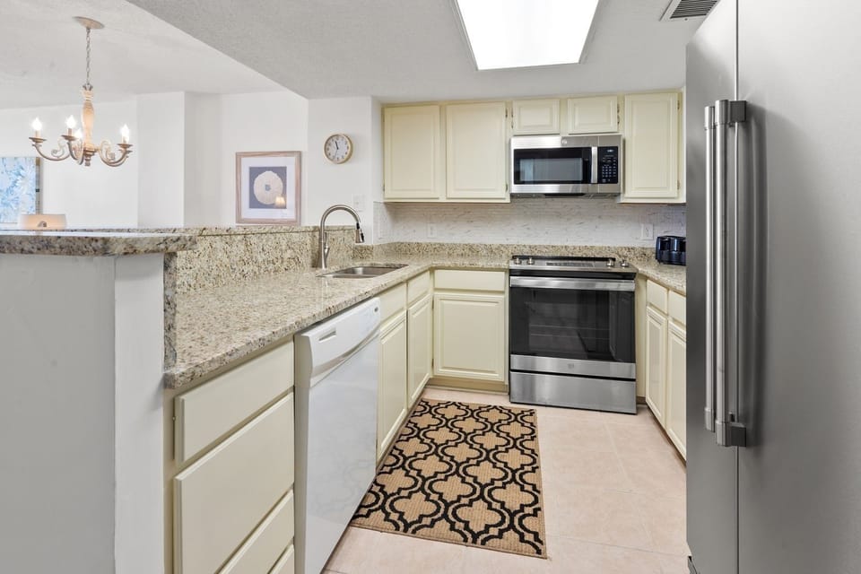 Condo, 3 Bedrooms | Private kitchen | Fridge, coffee/tea maker, toaster