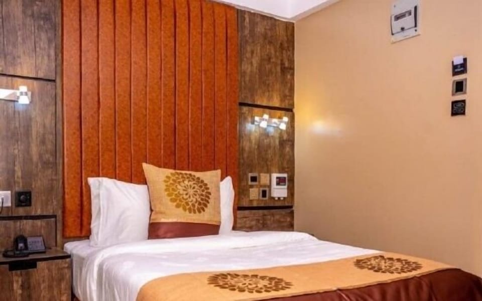 Classic Single Room, Pool View | Individually furnished, desk, free WiFi, bed sheets