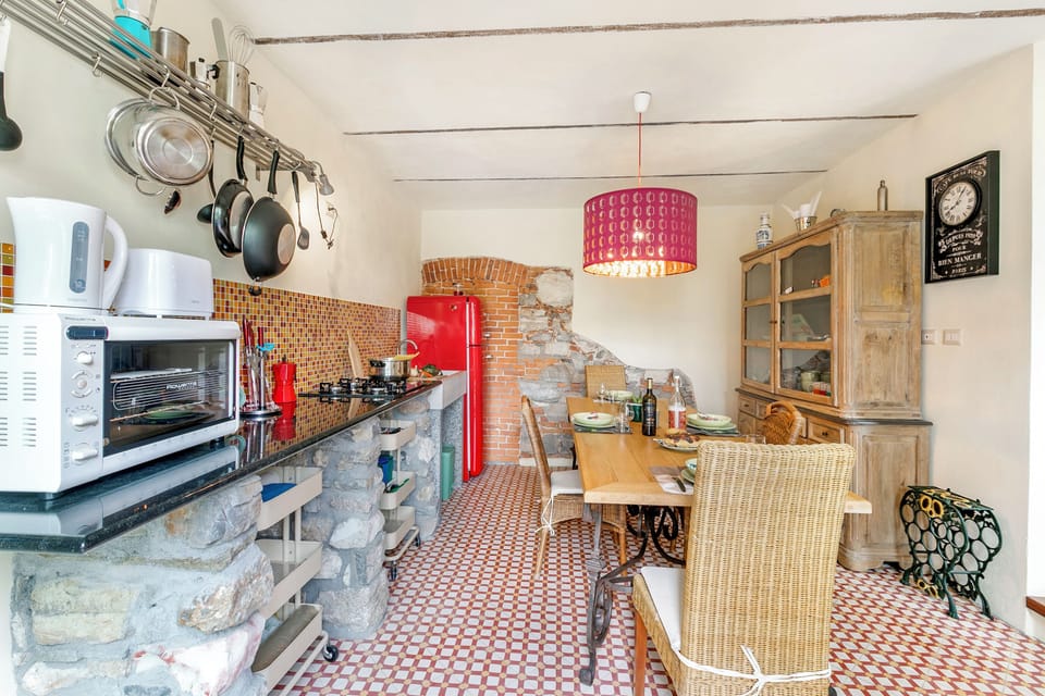 Honeymoon House, Multiple Bedrooms (La Maison Du Lac  50 meters from lake) | Private kitchen | Fridge, oven, stovetop, coffee/tea maker