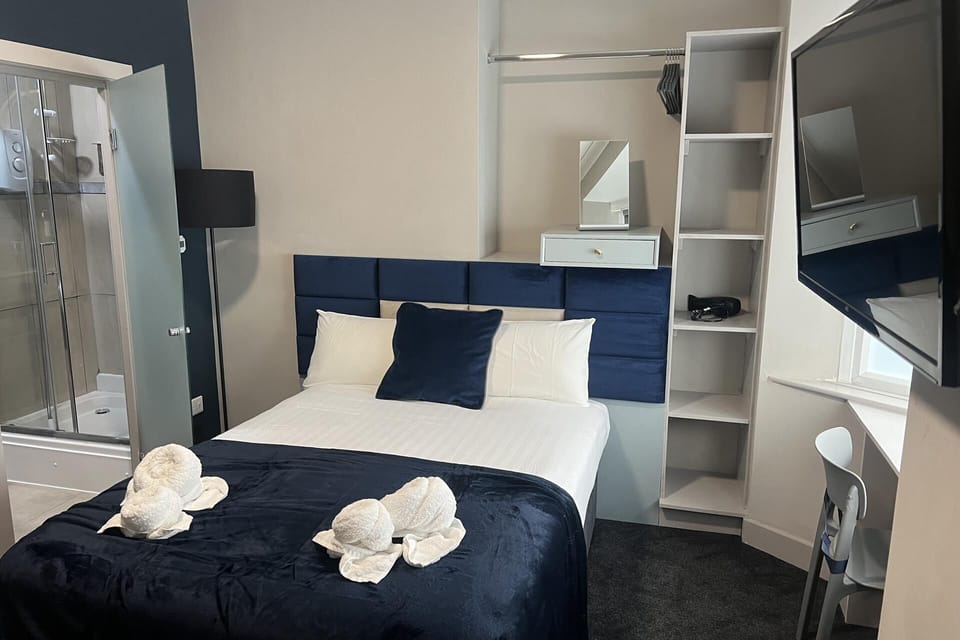 4 Bed House - 4 Private En-suites - City Centre House in Sheffield