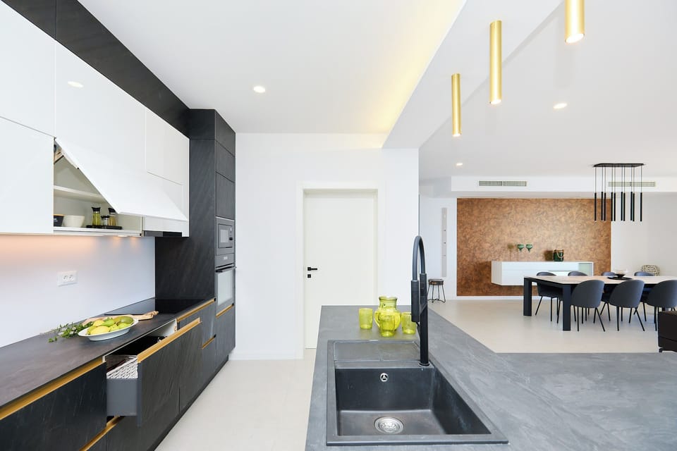 Apartment (3 Bedrooms) | Private kitchen | Microwave, oven, electric kettle, toaster